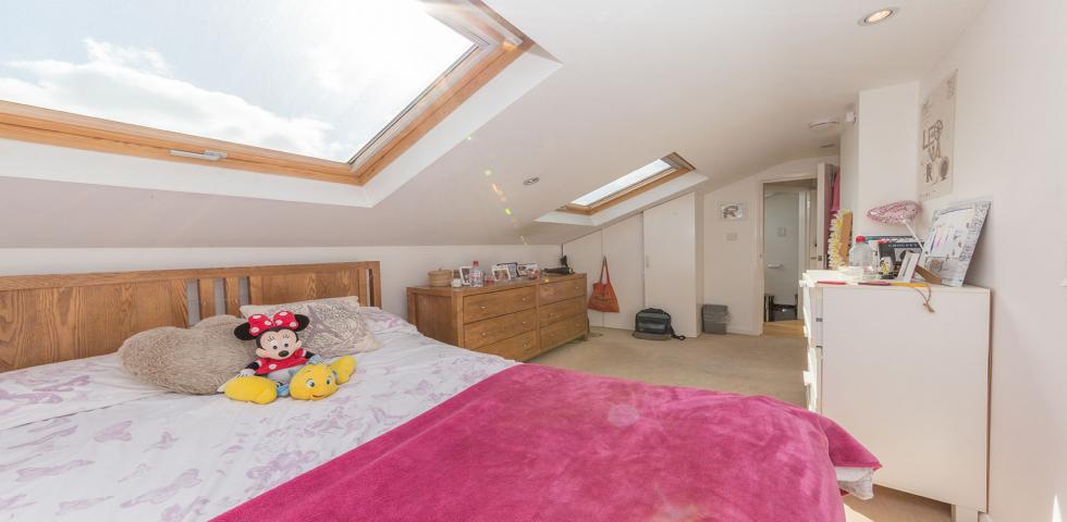 			FANTASTIC LOCATION , 3 Bedroom, 1 bath, 1 reception Apartment			 Iverson Road, WEST HAMPSTEAD